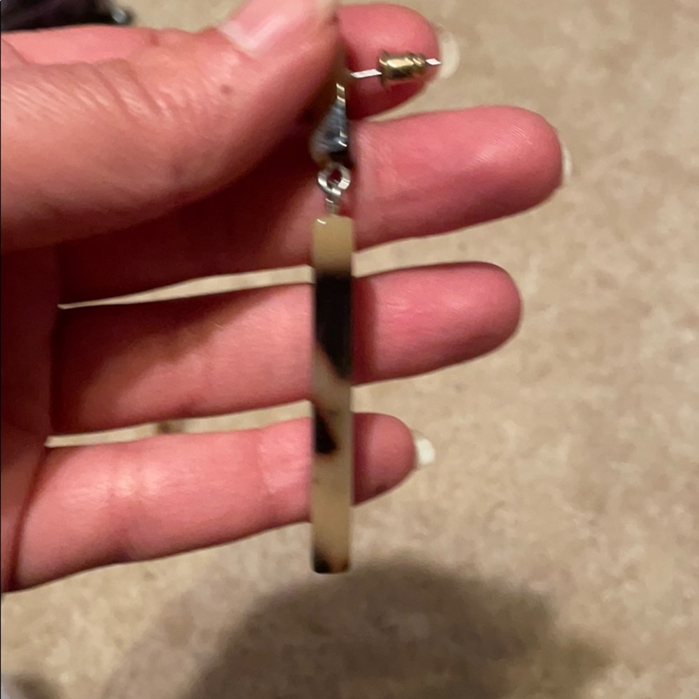 Tortoise Print Acrylic Earrings - Picture 4 of 4